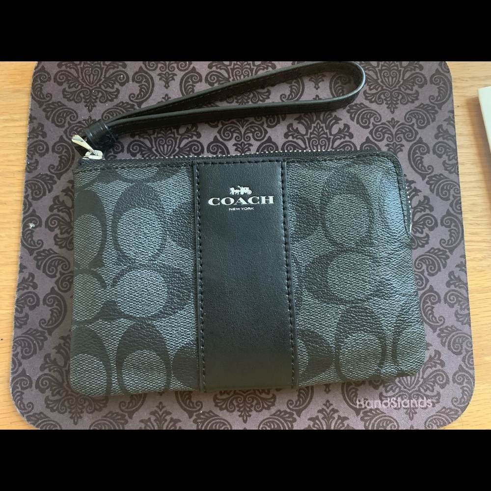 Coach wristlet never used nit sure if real or not